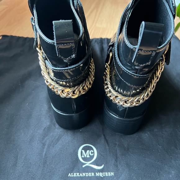 Alexander McQueen Shoes - Alexander McQueen Leather Boots